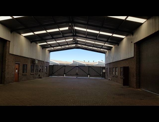 1,290M² FACTORY TO LET IN STIKLAND INDUSTRIAL